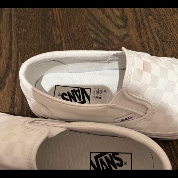 white checkered vans - Picture 4 of 4